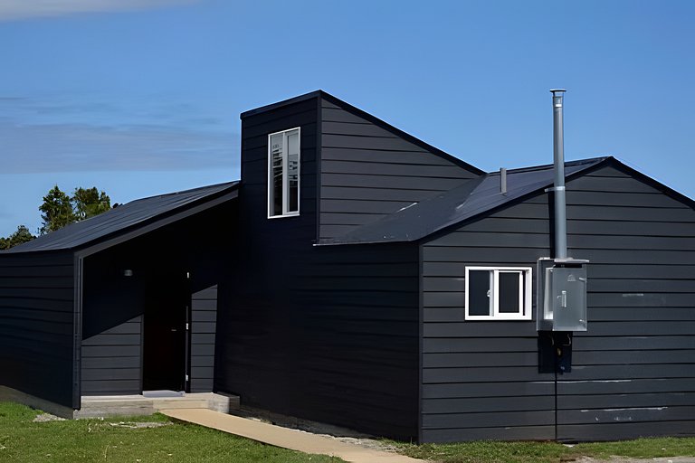 Cabin in a private complex, steps from the sea, Curanipe.