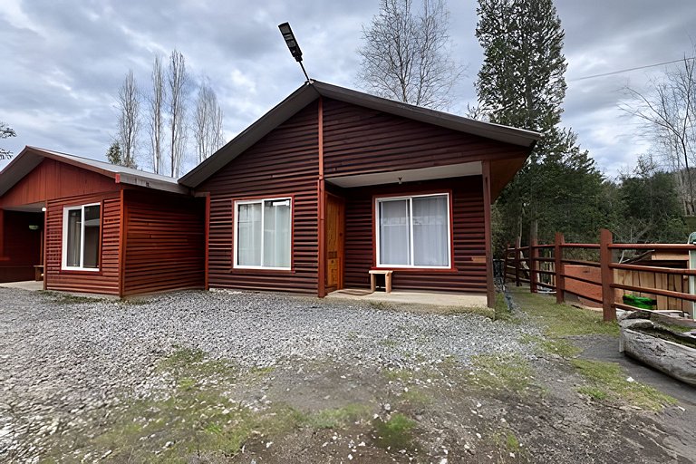 Family cabin with hot tub, Lake Licanray.