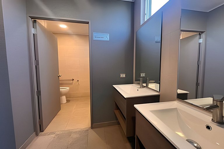 Apartment with excellent connectivity, Santiago Centro.