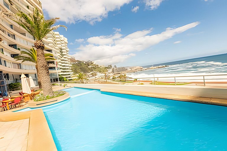 Departamento con piscina y canchas deportivas, frente a Play