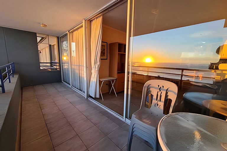 Apartamento com piscina e quadras esportivas, em frente à Pl