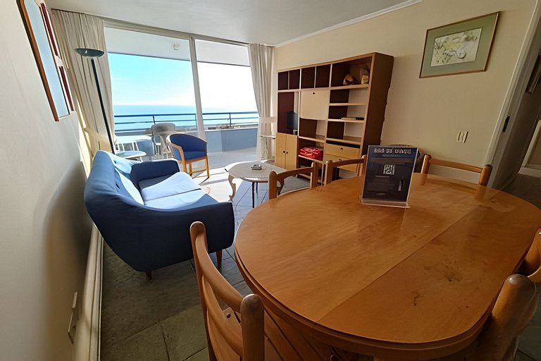 Apartamento com piscina e quadras esportivas, em frente à Pl