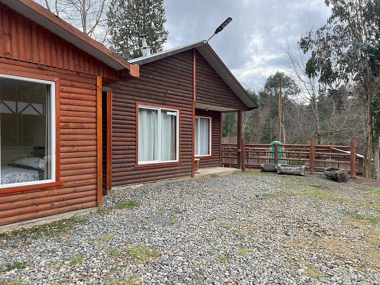 Family cabin with hot tub, Lake Licanray.