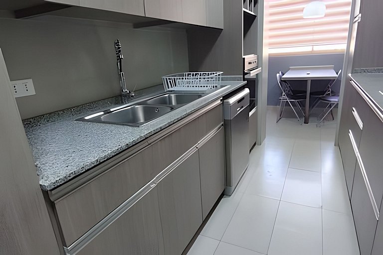 Apartamento amplo e moderno de frente para o mar