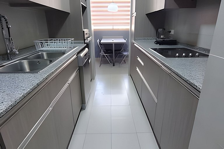 Apartamento amplo e moderno de frente para o mar