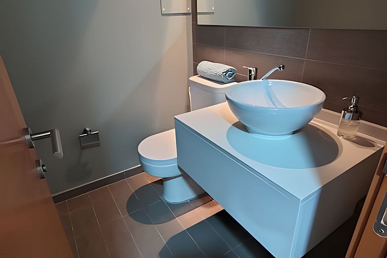 Apartamento amplo e moderno de frente para o mar