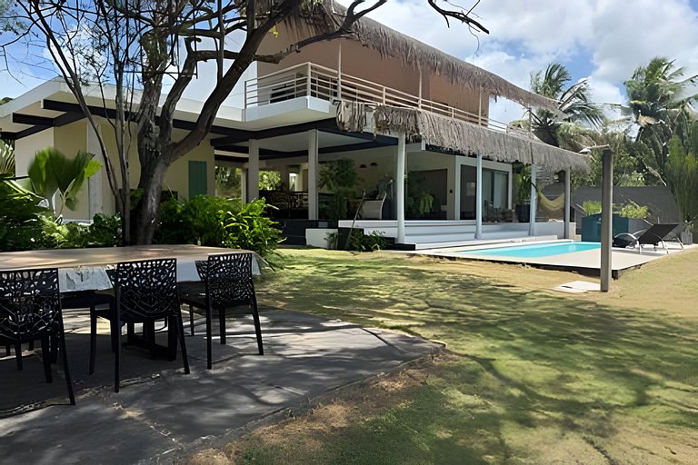 Maravilhosa casa com piscina e áreas verdes em Tibau do Sul.