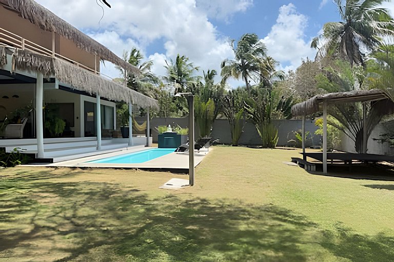 Maravilhosa casa com piscina e áreas verdes em Tibau do Sul.