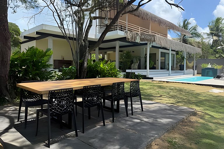 Maravilhosa casa com piscina e áreas verdes em Tibau do Sul.