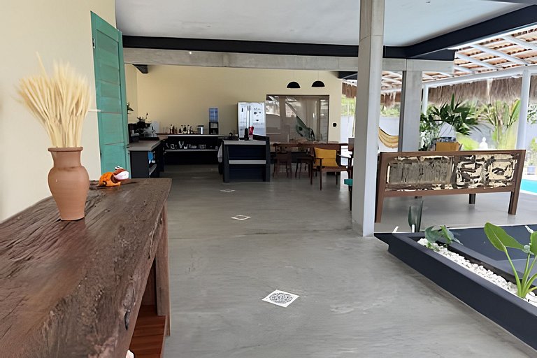 Maravilhosa casa com piscina e áreas verdes em Tibau do Sul.