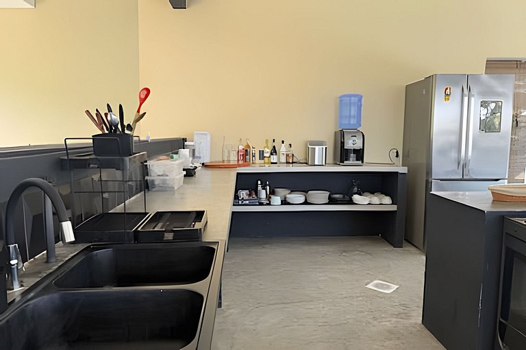 Maravilhosa casa com piscina e áreas verdes em Tibau do Sul.