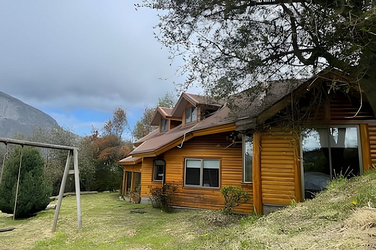Incrível casa cercada por áreas verdes, Coyhaique.