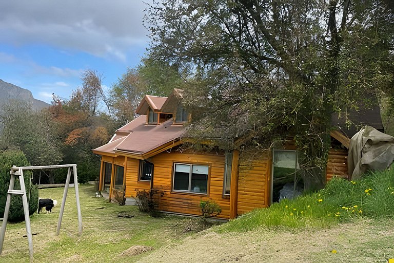 Incrível casa cercada por áreas verdes, Coyhaique.