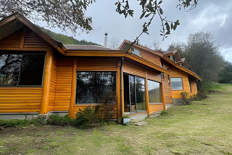 Incrível casa cercada por áreas verdes, Coyhaique.