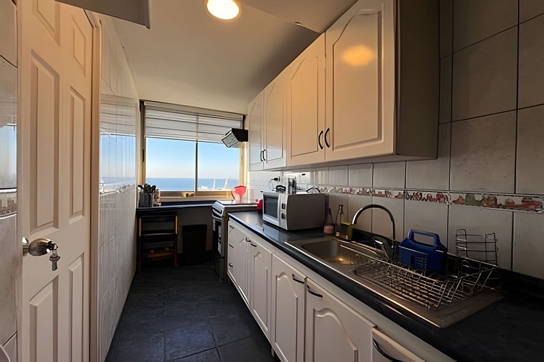 Apartment with ocean view, steps from Muelle Barón.