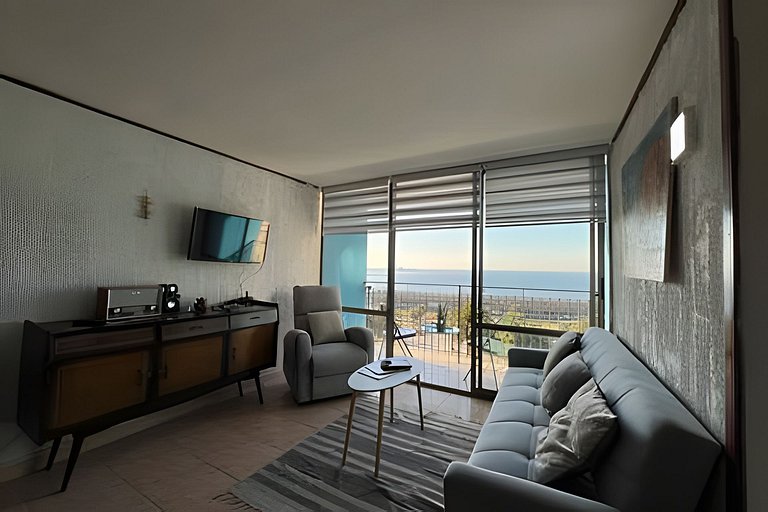 Apartment with ocean view, steps from Muelle Barón.