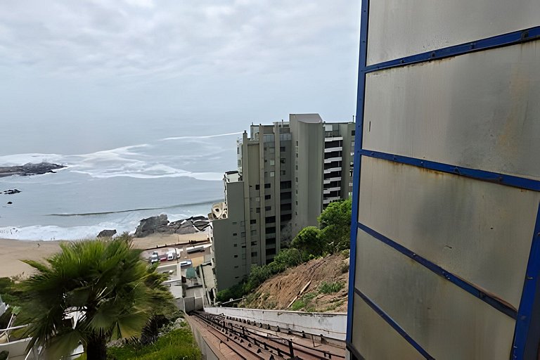 Apartment with ocean view, in front of Playa Cochoa.