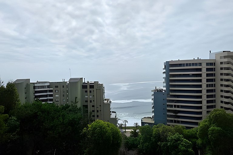 Apartamento com vista para o mar, em frente à Playa Cochoa.