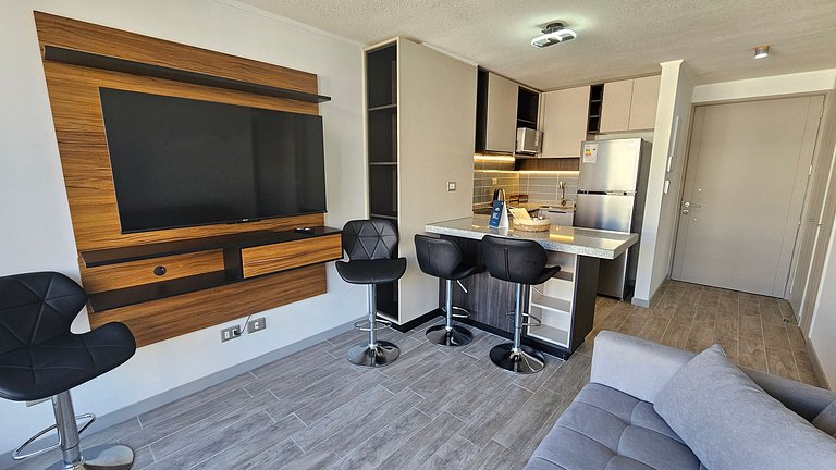 Apartment with A/C steps from Movistar Arena.