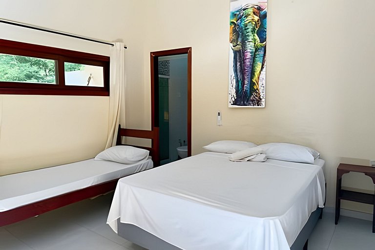 Guesthouse with a pool and tropical surroundings, Pipa