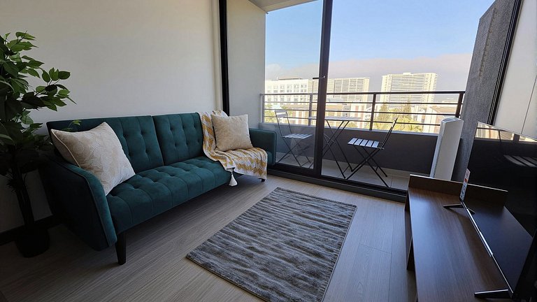 Apartment steps from Mall Florida Center.