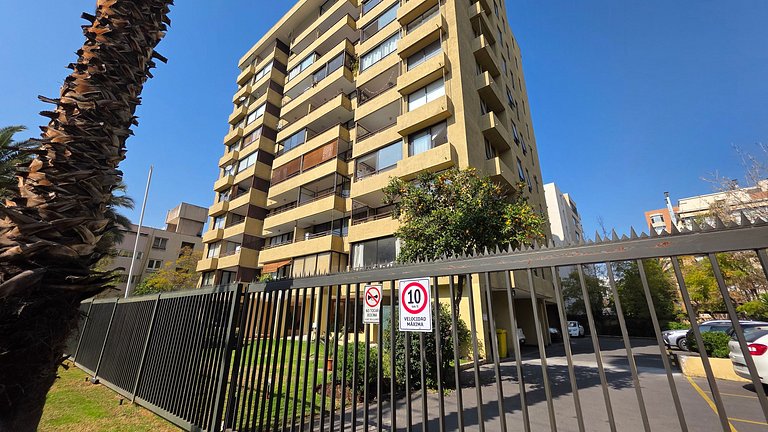 Departamento con excelente ubicación en Providencia.