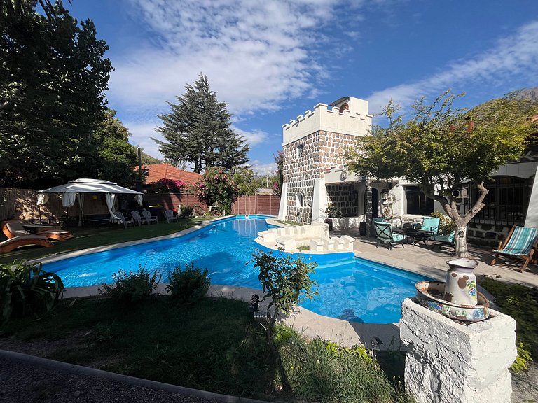 Amplia casa con piscina y tinaja, Cajón del Maipo.