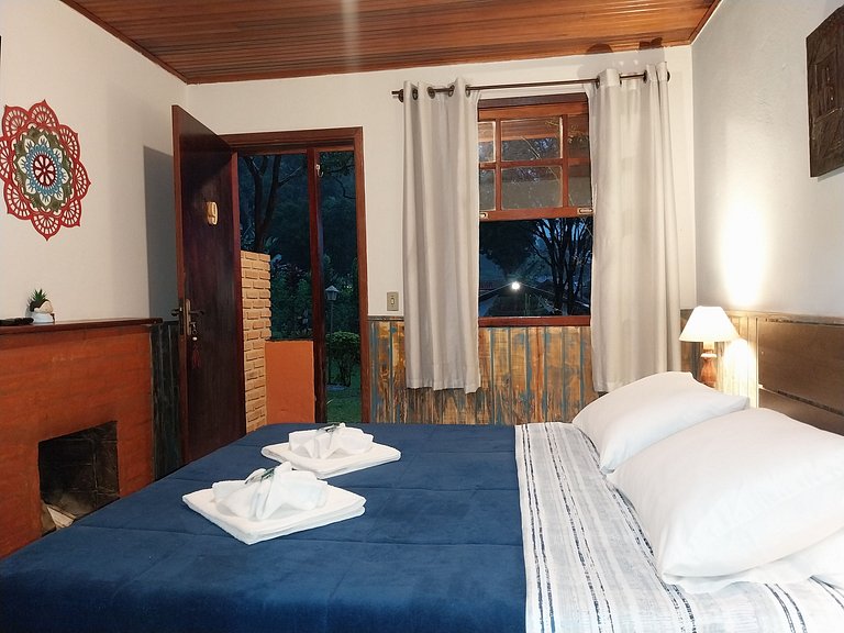 Chalet with a pool in a natural setting, Maringá.