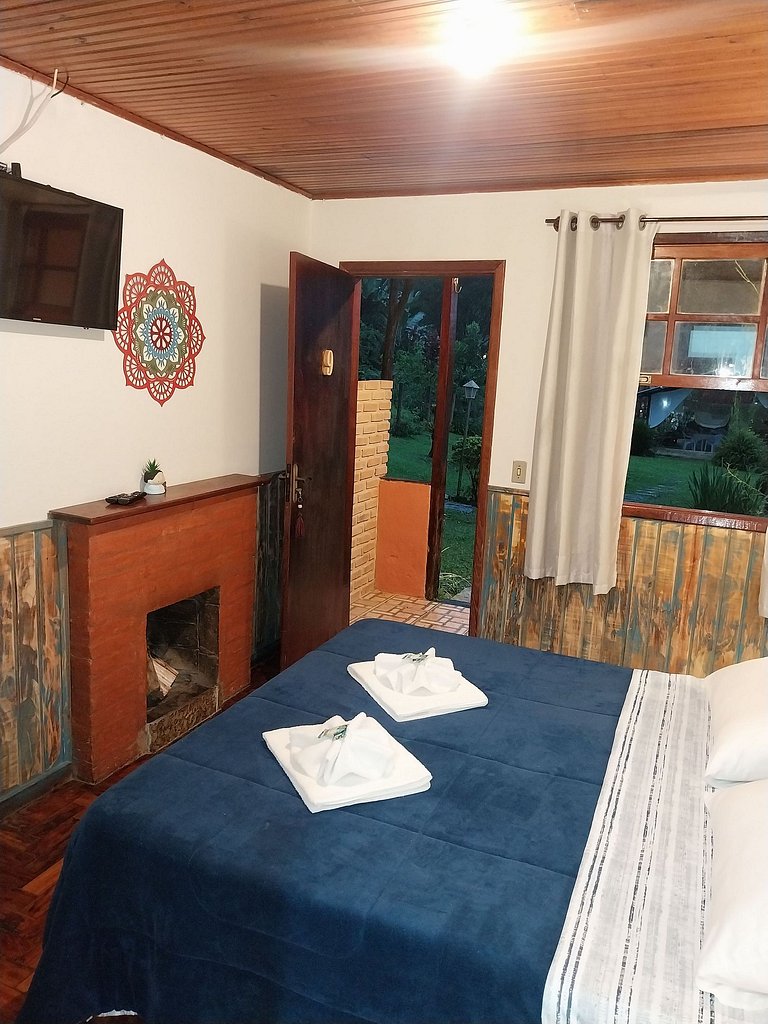 Chalet with a pool in a natural setting, Maringá.