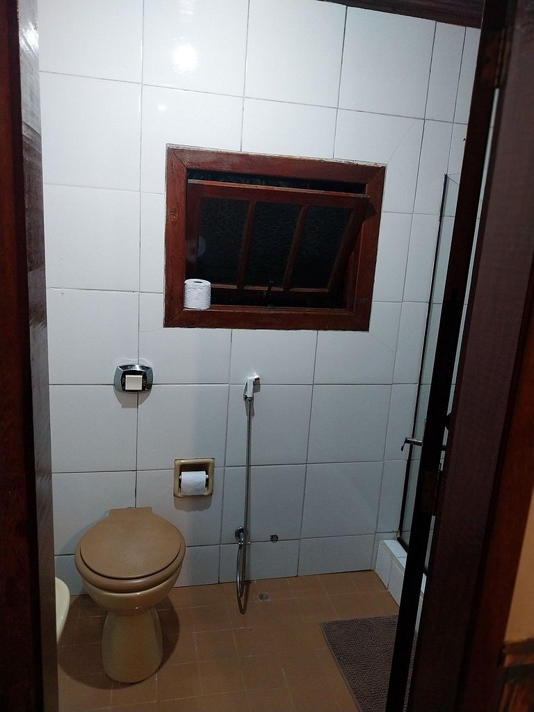 Chalet with a pool in a natural setting, Maringá.