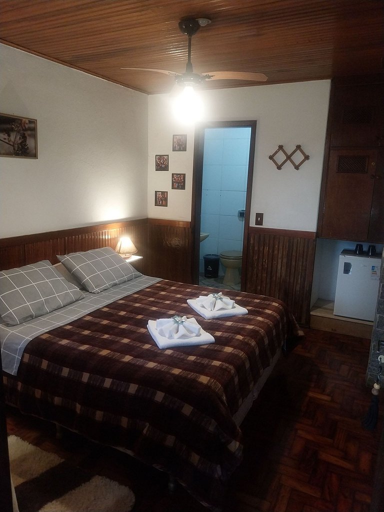 Chalet surrounded by nature with a pool, Maringá.