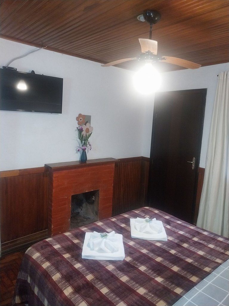 Chalet rodeado de naturaleza con piscina, Maringá.