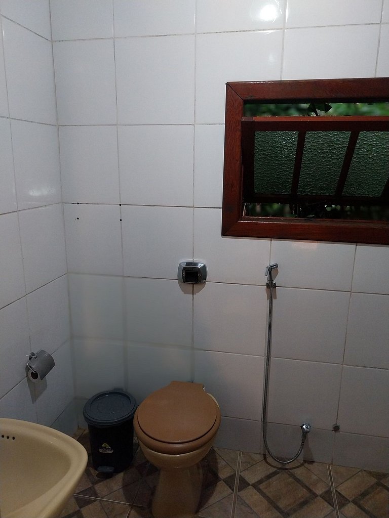 Chalé rodeado pela natureza com piscina, Maringá.