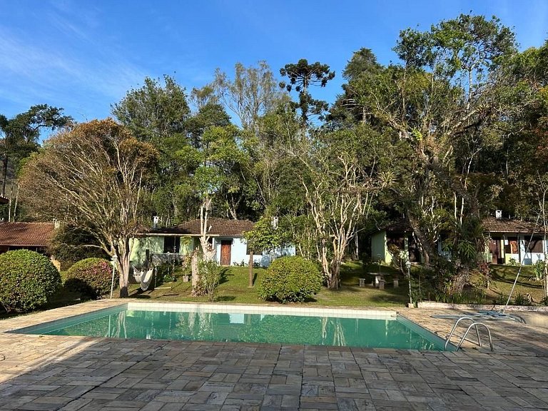 Chalet with a pool in a natural setting, Maringá.