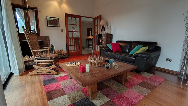 Incrível casa em Bosques de Aculeo.