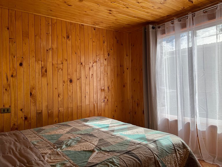 Family cabin with hot tub in Licanray.