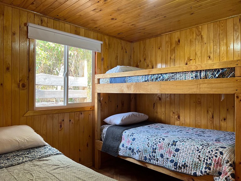 Family cabin with hot tub in Licanray.
