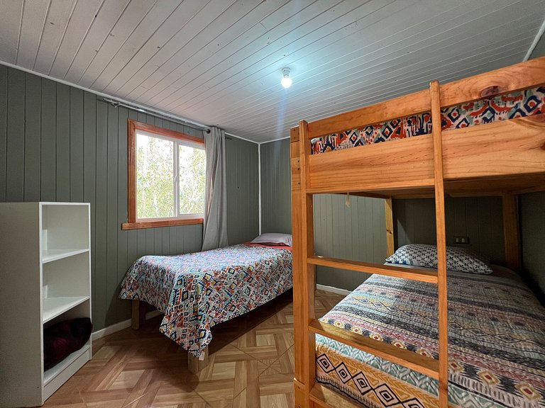 Cabin with hot tub minutes from Lake Licanray.