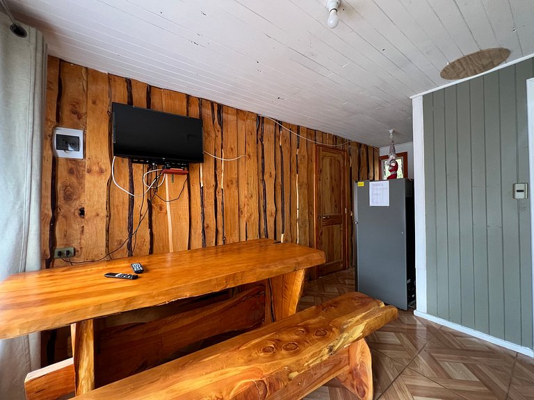 Cabin with hot tub minutes from Lake Licanray.