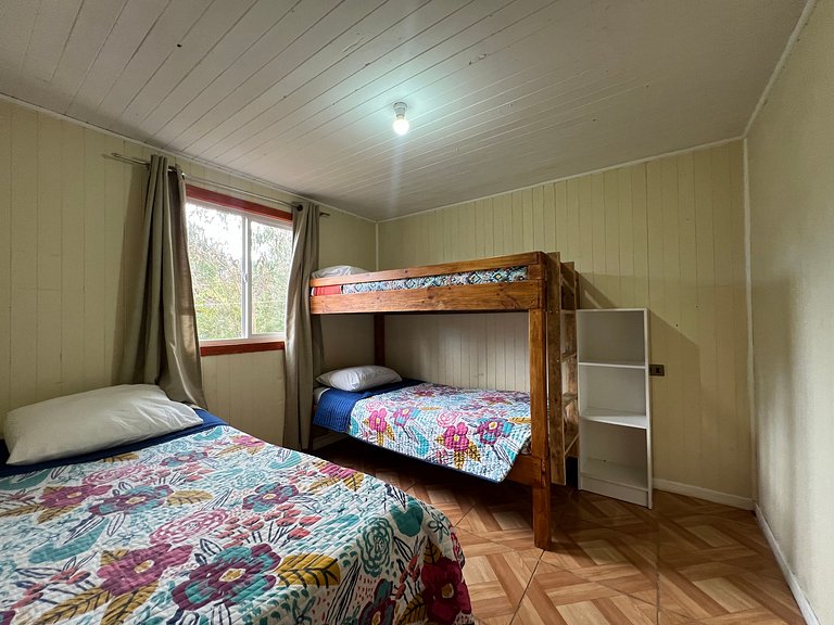 Cabana familiar a passos do Lago Licanray.