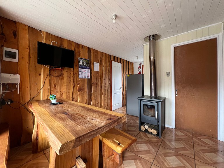 Family cabin steps from Lake Licanray.