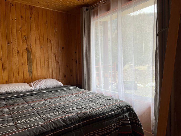 Family cabin with hot tub, Lake Licanray.