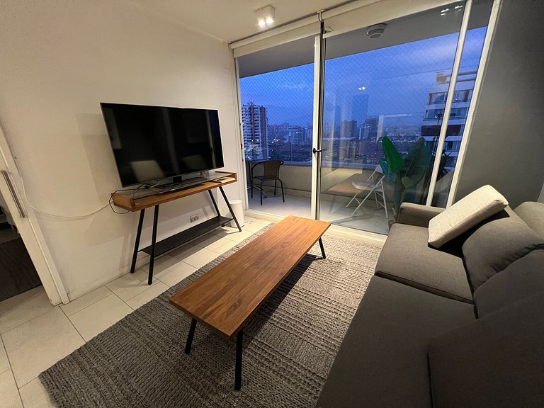 Apartamento com estacionamento a minutos do Parque Araucano.