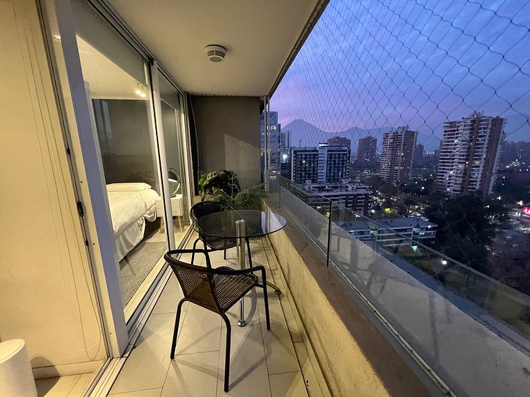 Apartment with parking minutes from Parque Araucano.