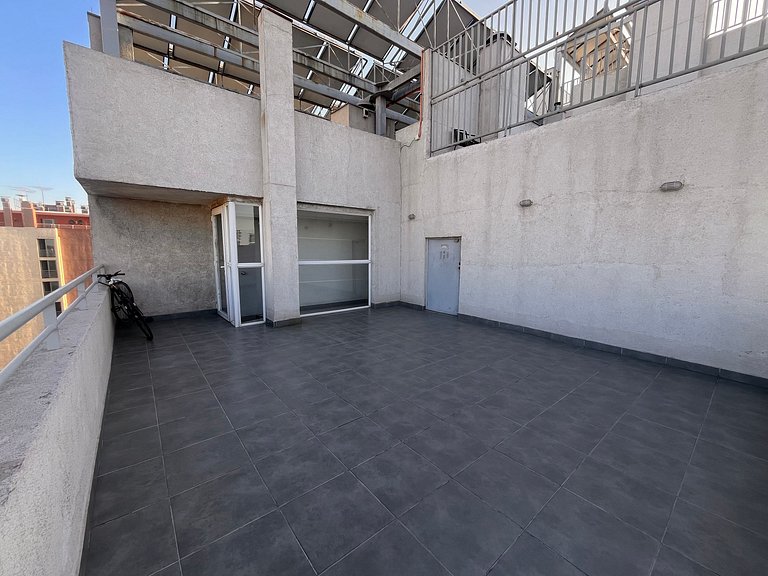 Apartment minutes from Santa Isabel Metro.