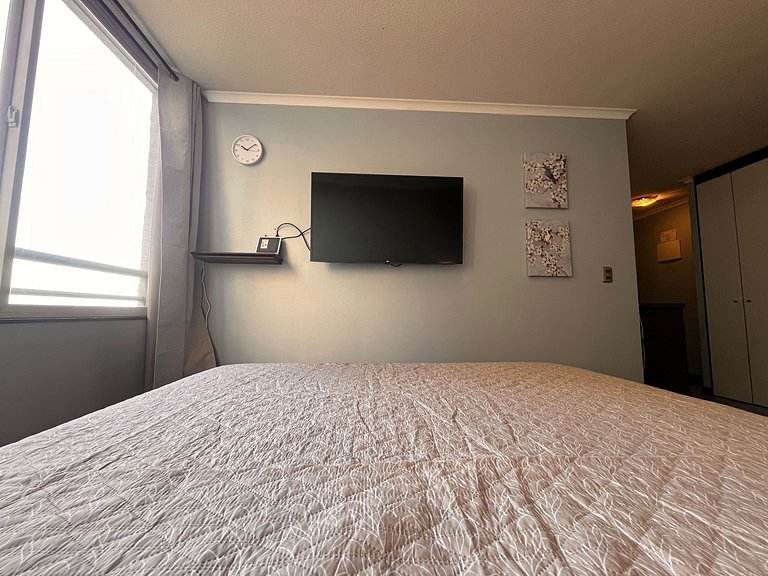 Apartment minutes from Santa Isabel Metro.