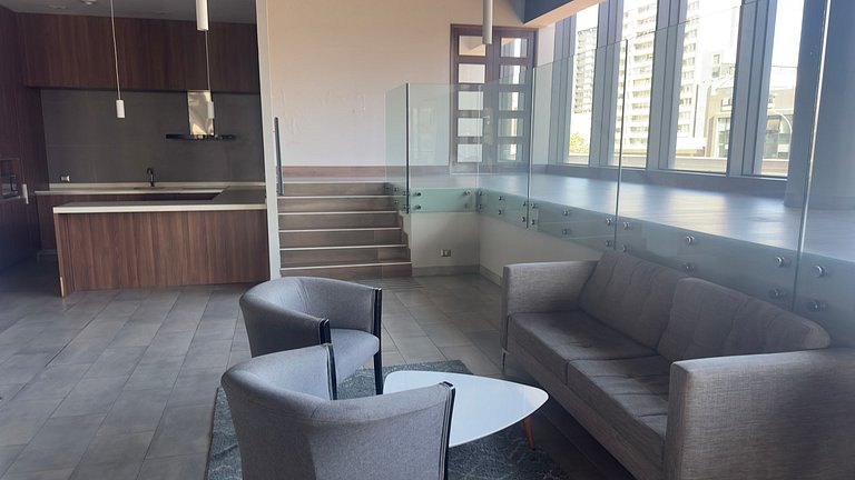 Apartamento com excelente conectividade, Irarrázaval.