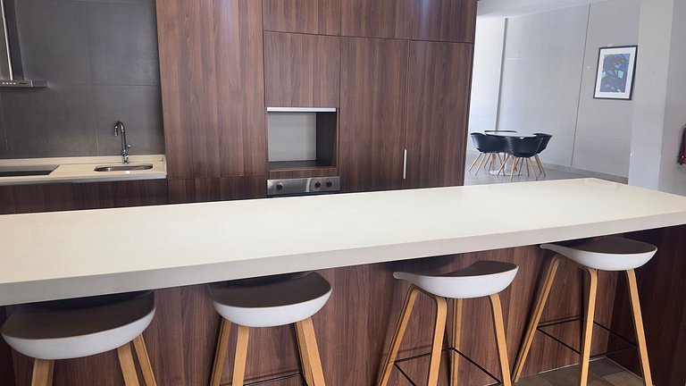 Apartamento com excelente conectividade, Irarrázaval.