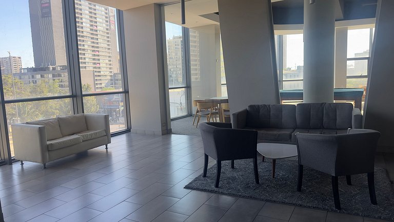 Apartamento com excelente conectividade, Irarrázaval.