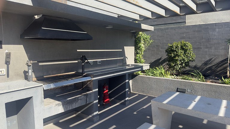 Apartamento com excelente conectividade, Irarrázaval.